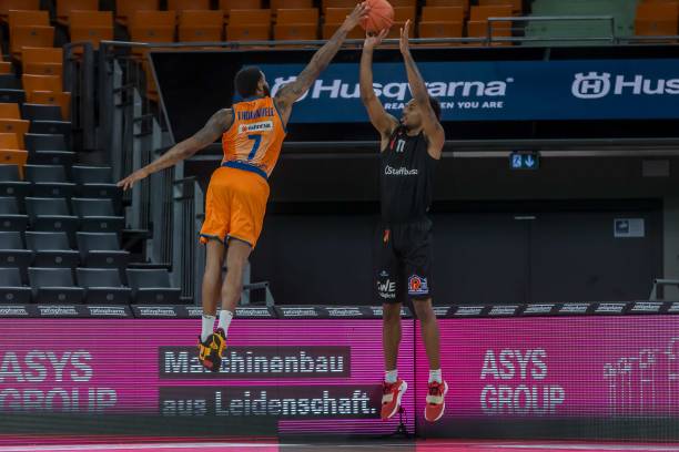 本场比赛开 本场比赛开