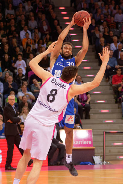 益激烈的背 益激烈的背