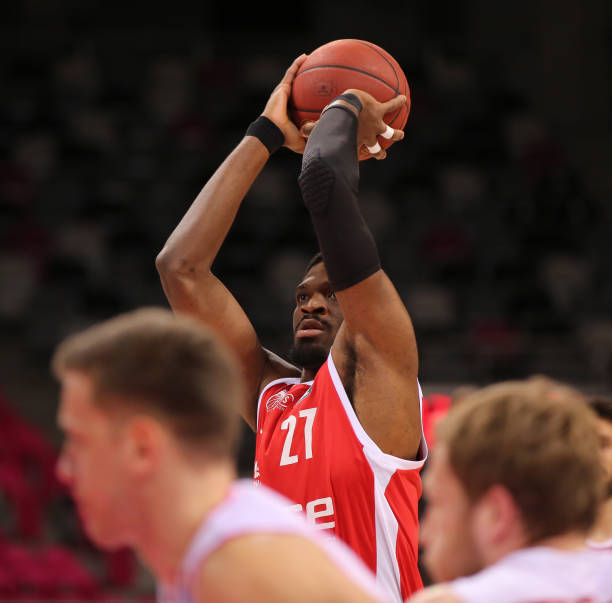 力赢得了社 力赢得了社